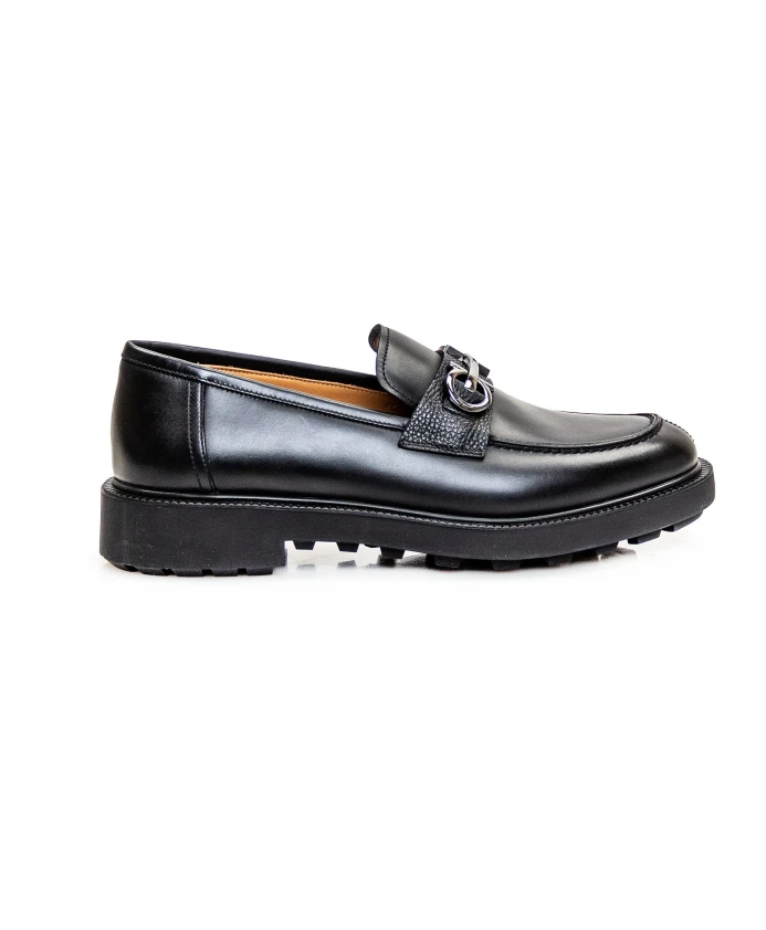 

Кожаные лоферы с металлическими деталями Salvatore Ferragamo, черный