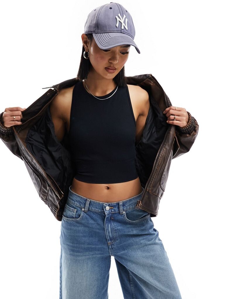 

Черный бесшовный топ-борцовка Miss Selfridge