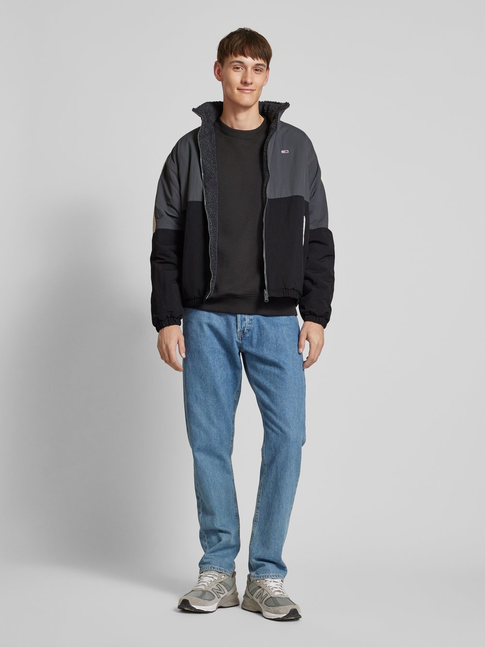 

Куртка с функцией выворачивания и пришитыми этикетками Tommy Jeans, черный
