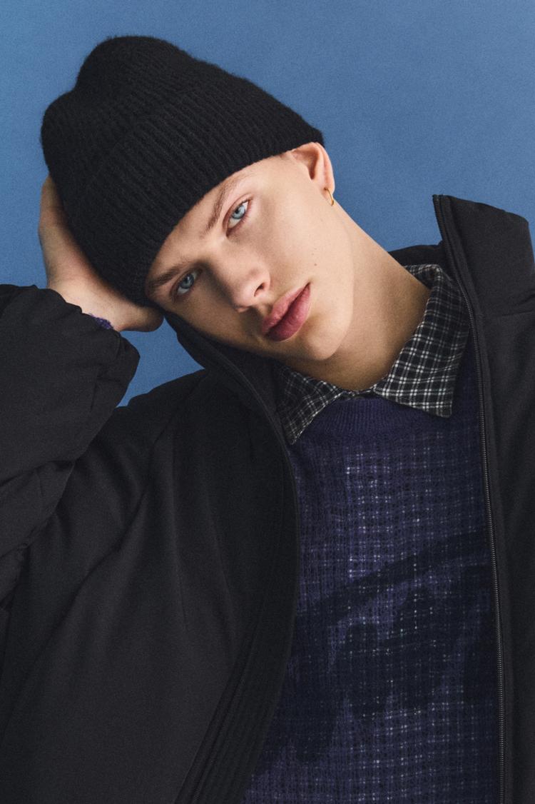 

Пушистая шапочка Pull And Bear, черный