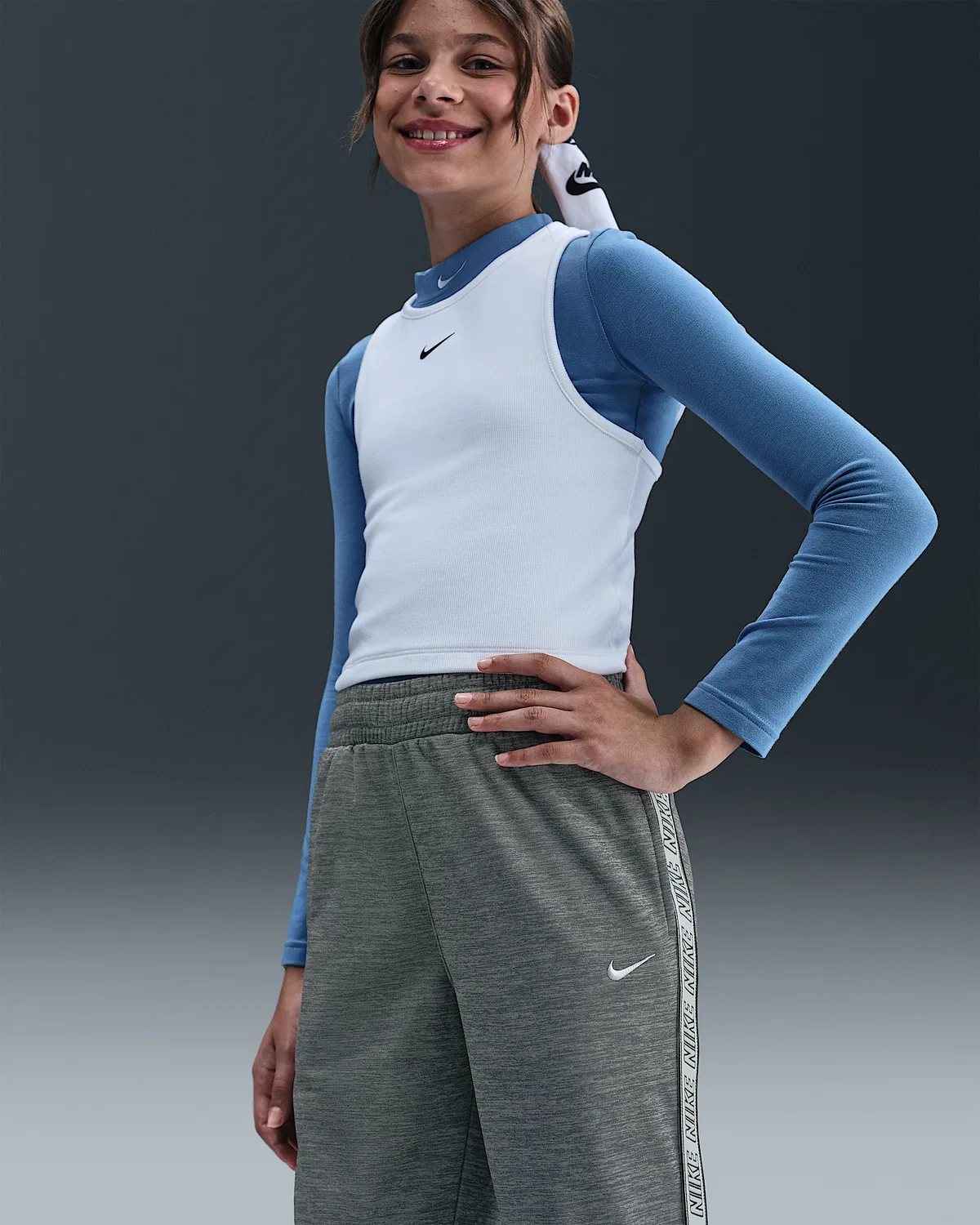 Детские спортивные штаны Nike Sportswear Club Dri-FIT, Smoke Grey/Particle Grey/Heather/White — фото 3