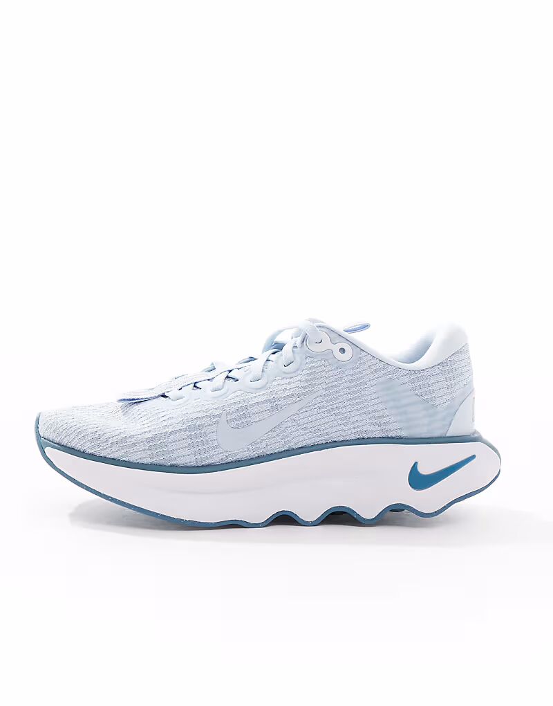 Кроссовки унисекс Nike Training Motiva светло-голубого цвета — фото 2