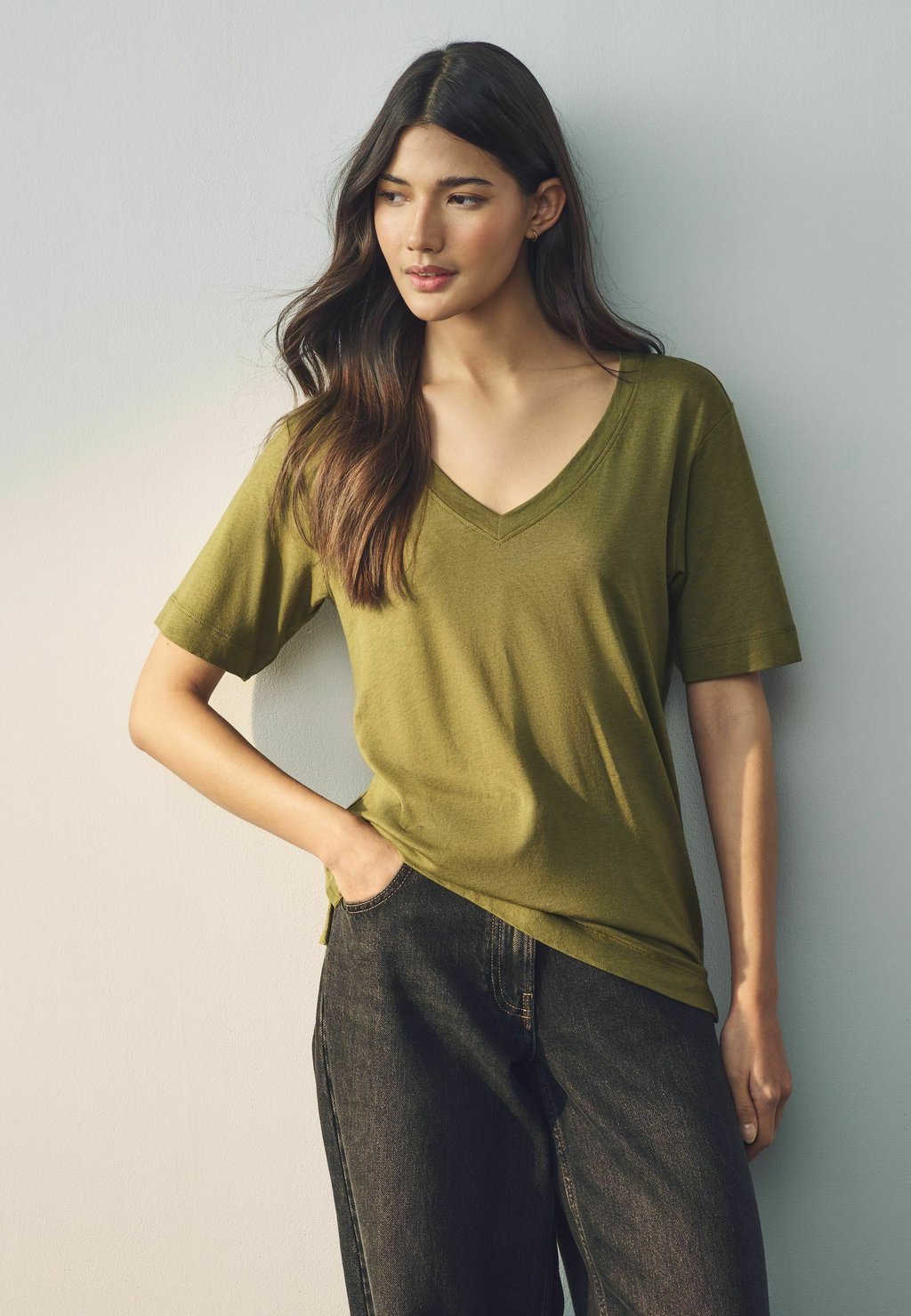 

Футболка с принтом REGULAR FIT -SLOUCH V-NECK Next, зеленый