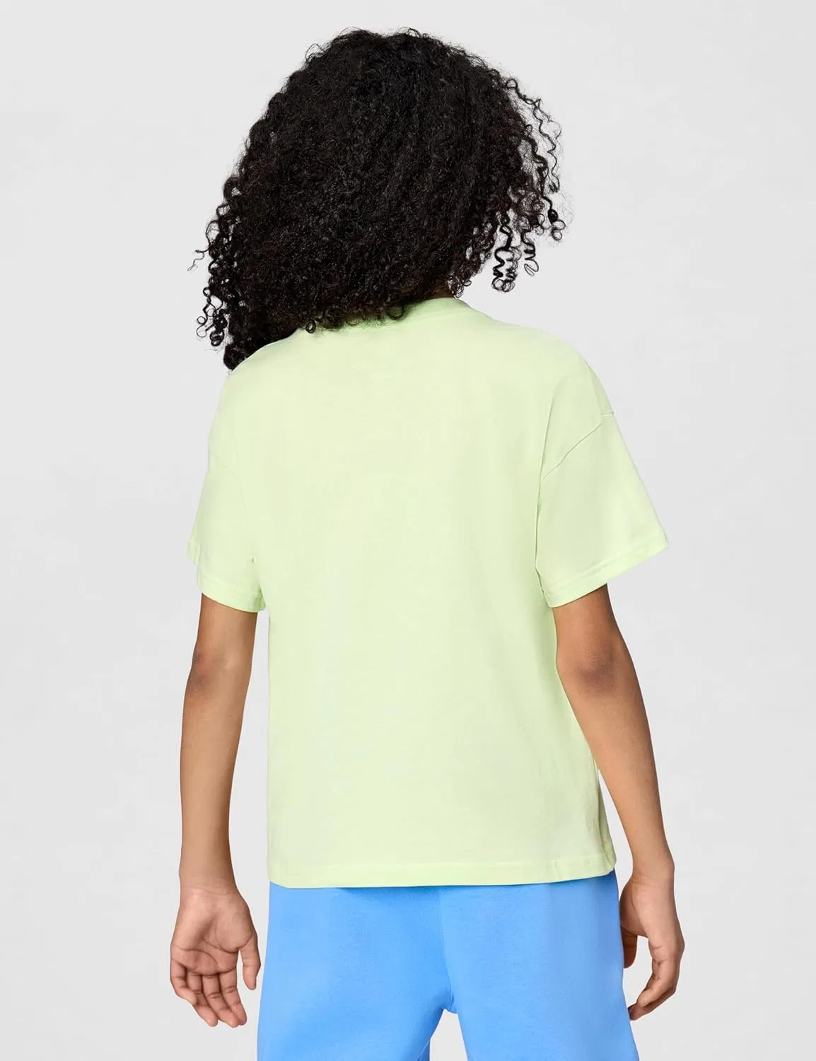 Футболка для девочек Nike Sportswear Club, цвет Light Liquid Lime — фото 3
