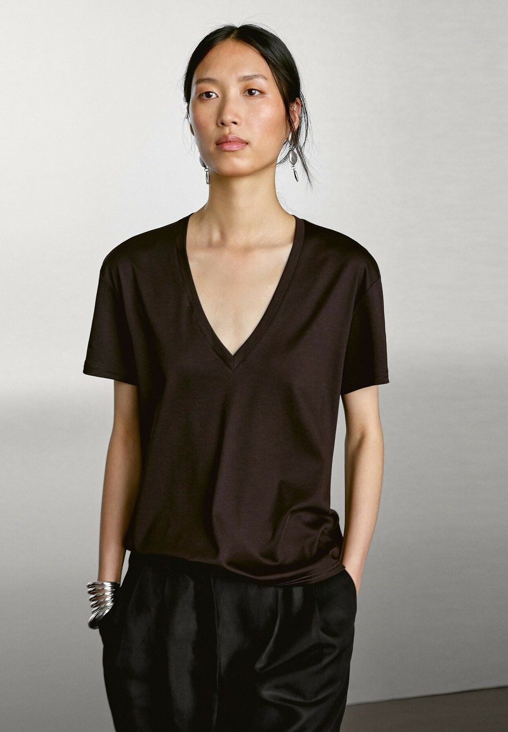 

Базовая футболка Massimo Dutti, темно-коричневый