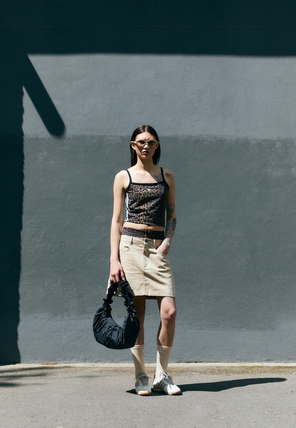 Мини-юбка UTILITY - A-line skirt Adidas Originals, бежевый — фото 2