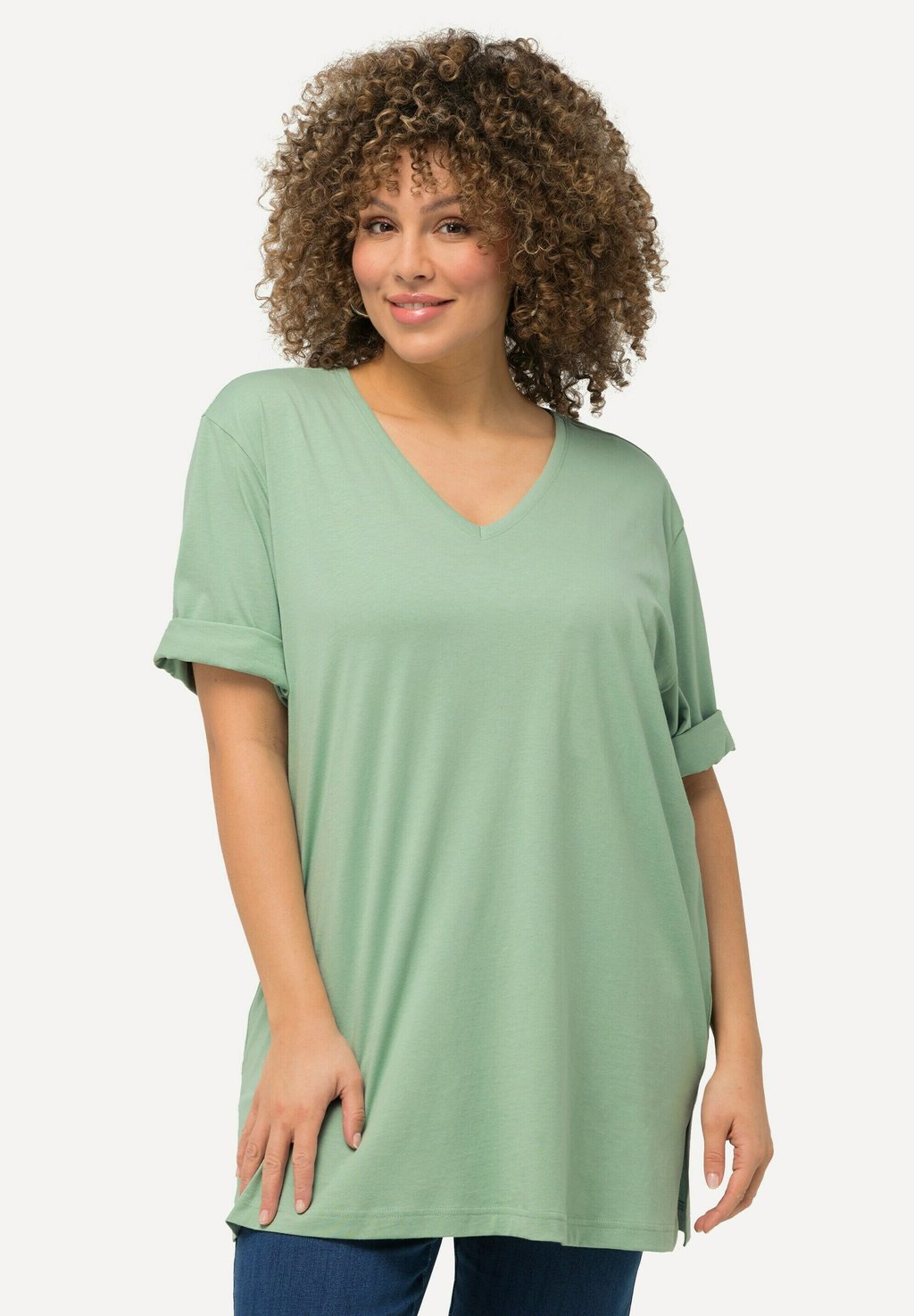 

Базовая футболка PLUS SIZE RELAXED FIT V-NECK TEE Ulla Popken, светло-зеленый