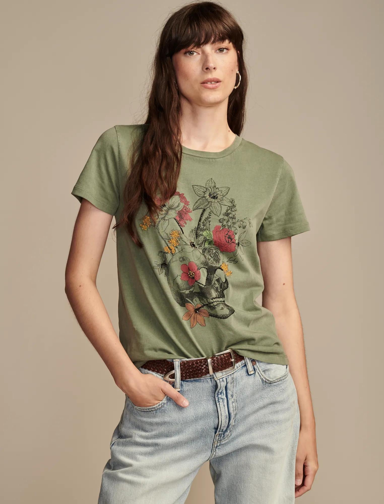 

Женская классическая футболка с круглым вырезом и цветочным принтом от Lucky Brand, зеленый