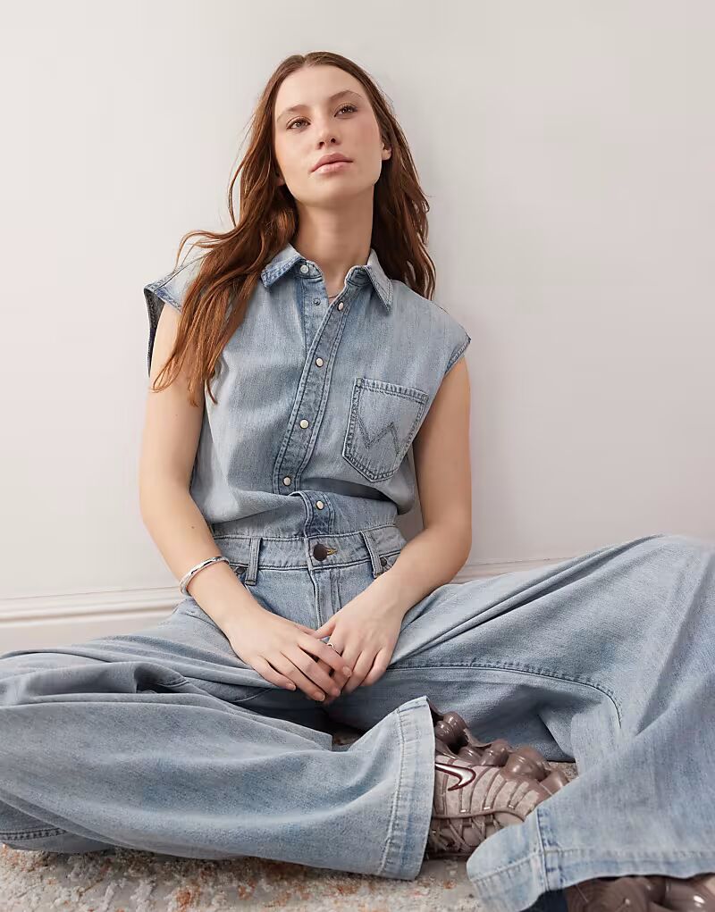 

Джинсовый комбинезон Wrangler светло-голубого цвета