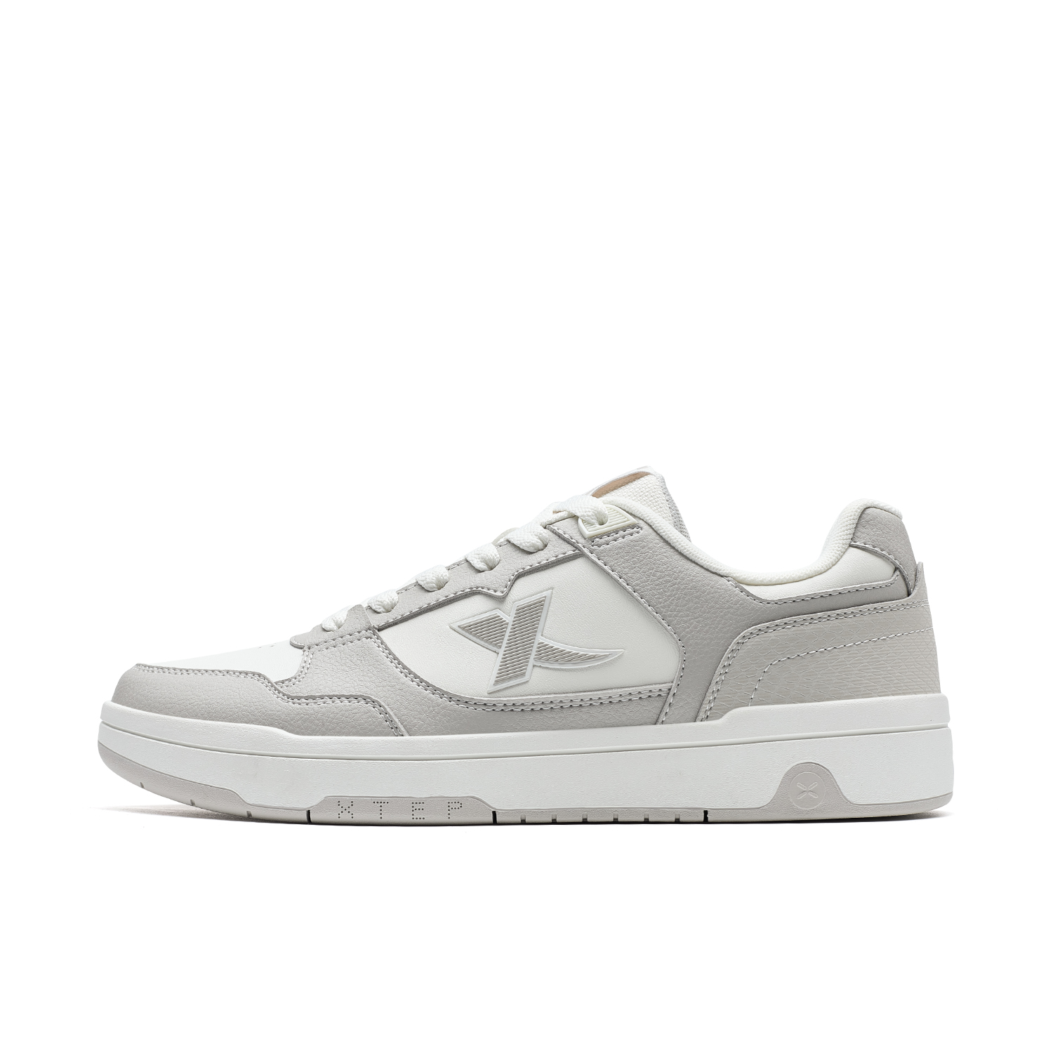 

XTEP Кроссовки Clover White 3.0 Air Force 1 износостойкие и легкие низкие скейтбордские мужские серо-белые Dove Gray/Sail White, цвет Dove Gray/Sail White