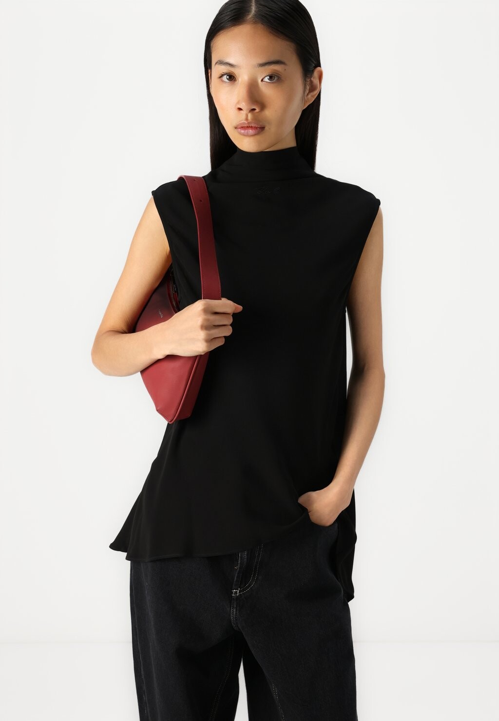 

Топ SLEEVELESS KARL LAGERFELD, черный