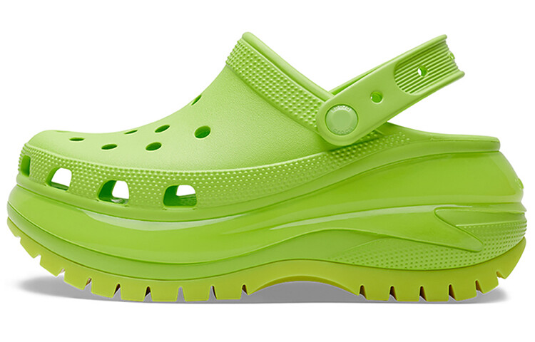 

Женские пляжные сандалии Crocs