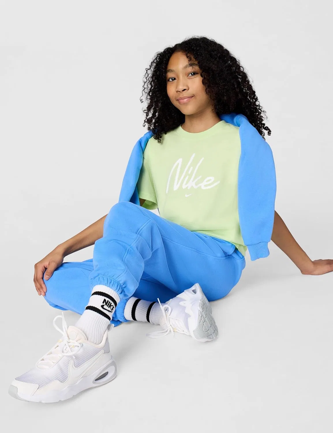 Футболка для девочек Nike Sportswear Club, цвет Light Liquid Lime — фото 4