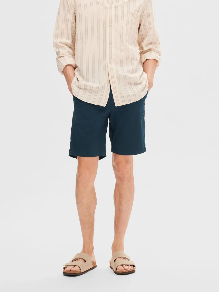 

Шорты-чиносы SELECTED HOMME "SLHSLIM-MILES FLEX SHORTS NOOS", цвет Sky Captain