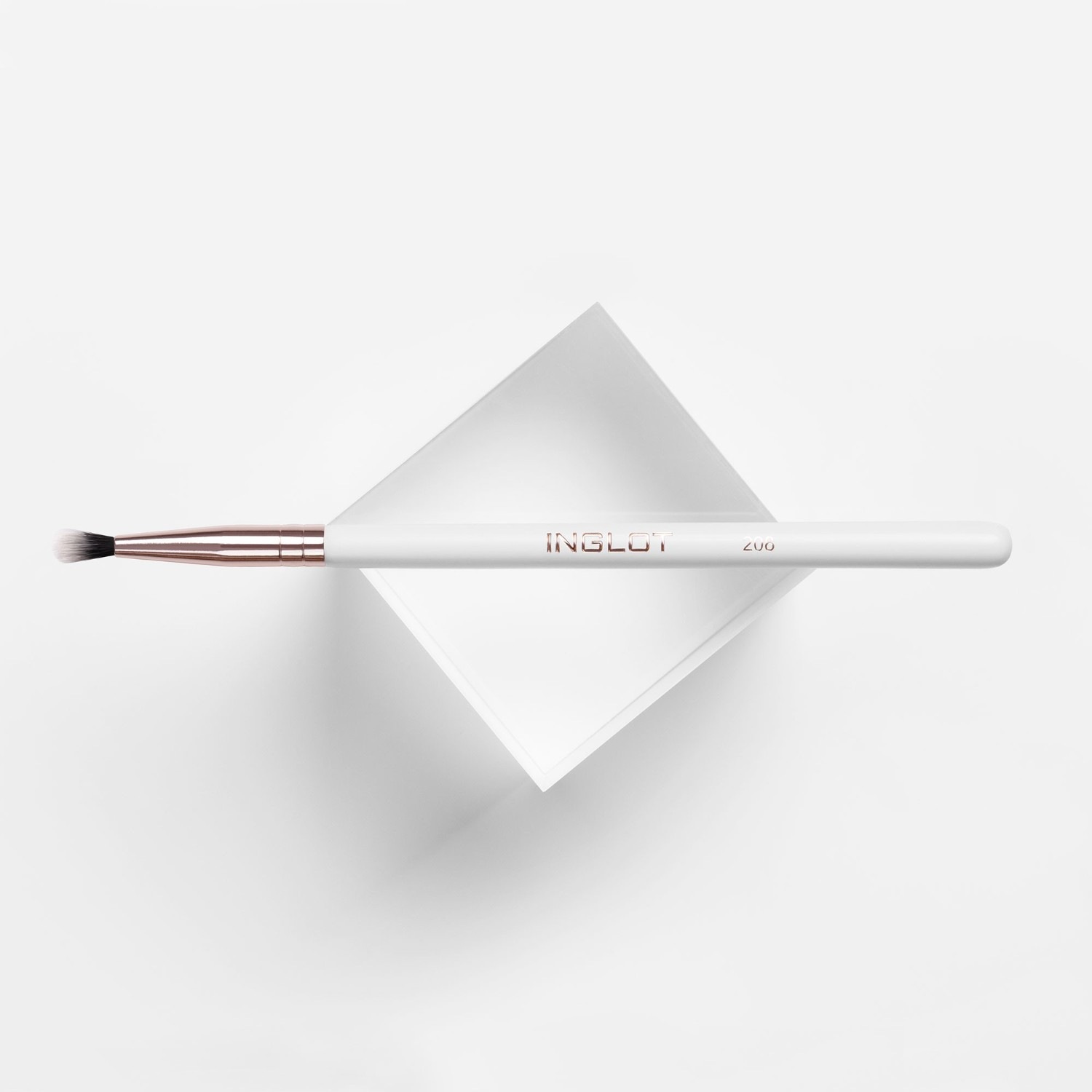 Кисть для лица makeup brush nr. 208 Inglot, количество 1 шт. — фото 3