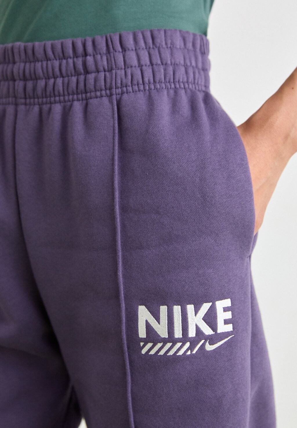 

Спортивные брюки PANT Nike Sportswear, фиолетовый