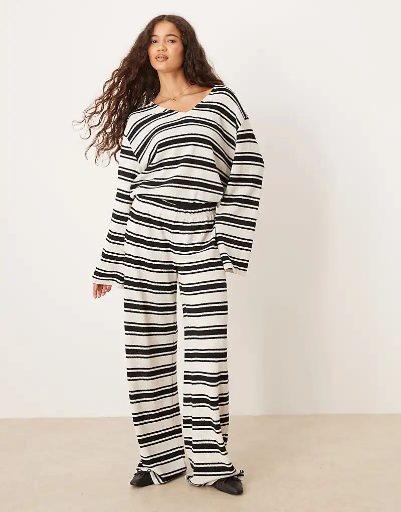

Широкие брюки ASOS DESIGN из трикотажного полотна в черно-белую полоску — часть комплекта