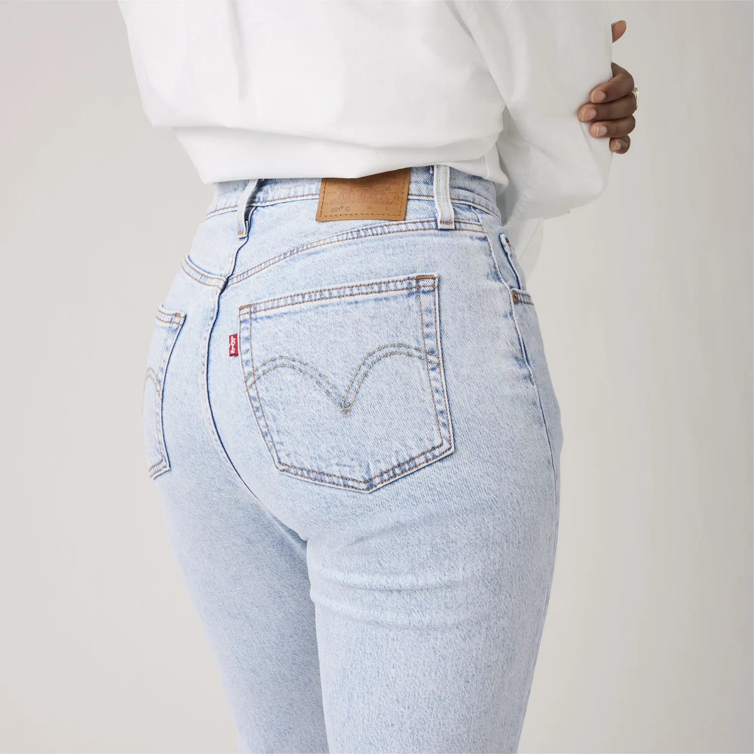 Легкие женские джинсы 501 Curve Levi's, Light Wash — фото 3