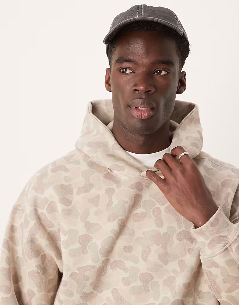 

Худи Abercrombie & Fitch Essentials с бежевым камуфляжным принтом