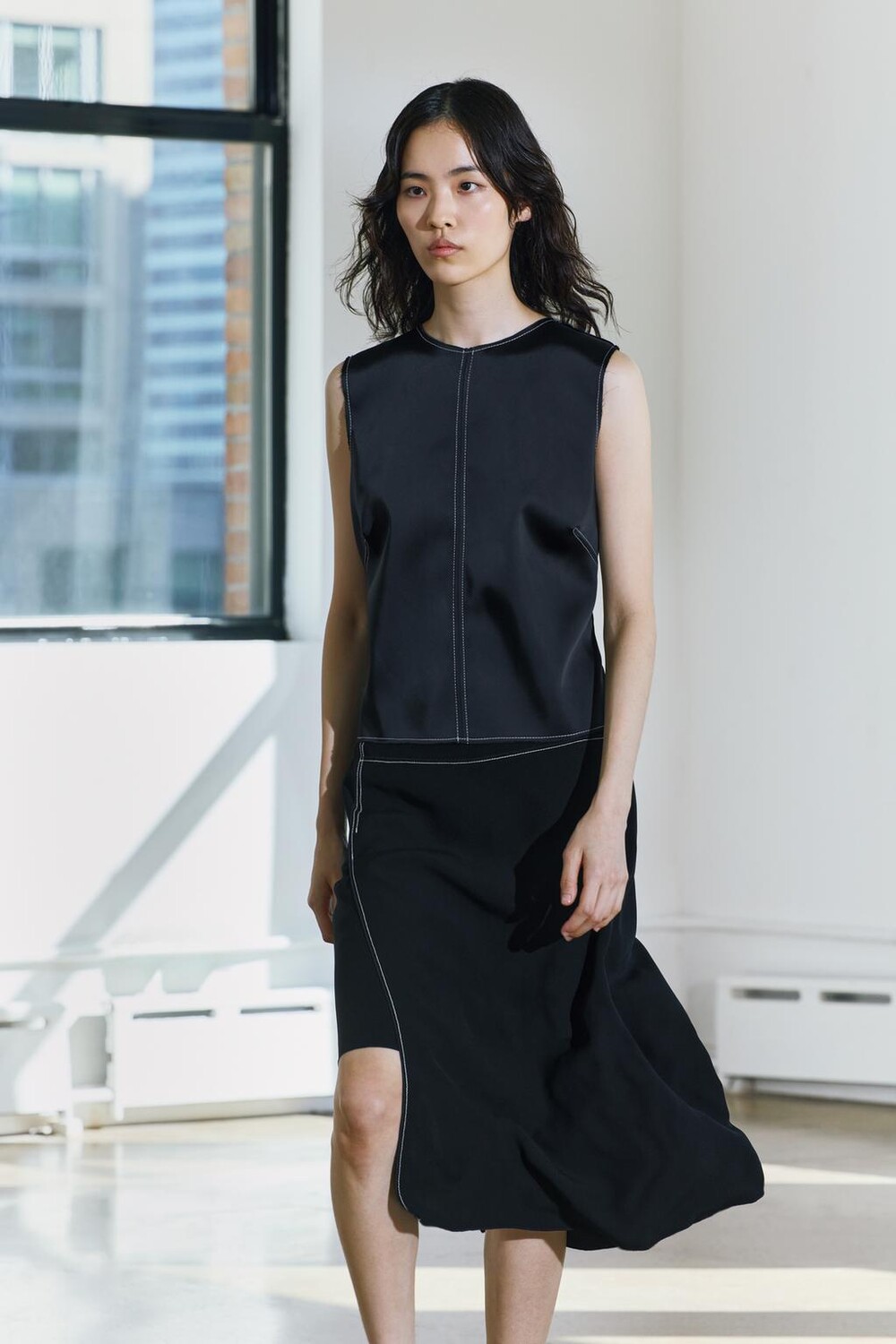 

Ассиметричная юбка с отстрочкой коллекция zw ZARA, черный
