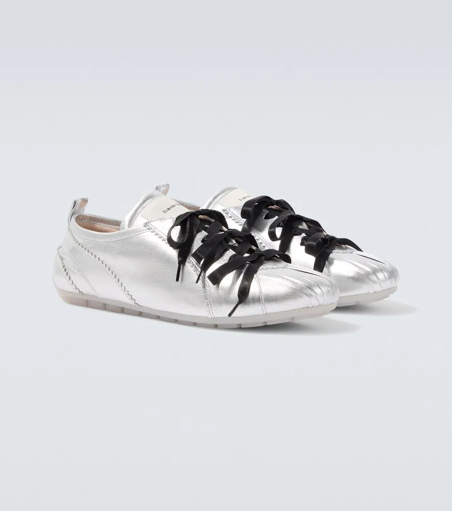Кроссовки Ballerina Grip из металлизированной кожи Simone Rocha, серебро