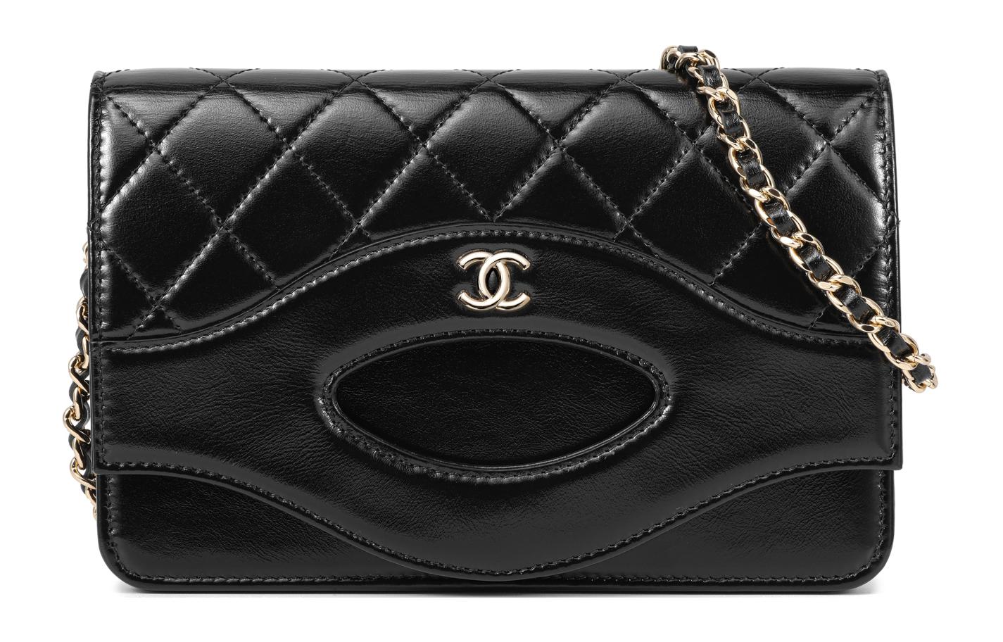 

CHANEL Мини-клатч на одно плечо из коровьей кожи с золотистой металлической фурнитурой, черный, женский