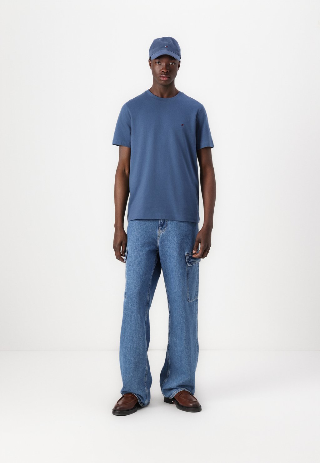 Базовая футболка ESS SEASONAL REG FIT SOLID TEE Tommy Hilfiger, синий — фото 2