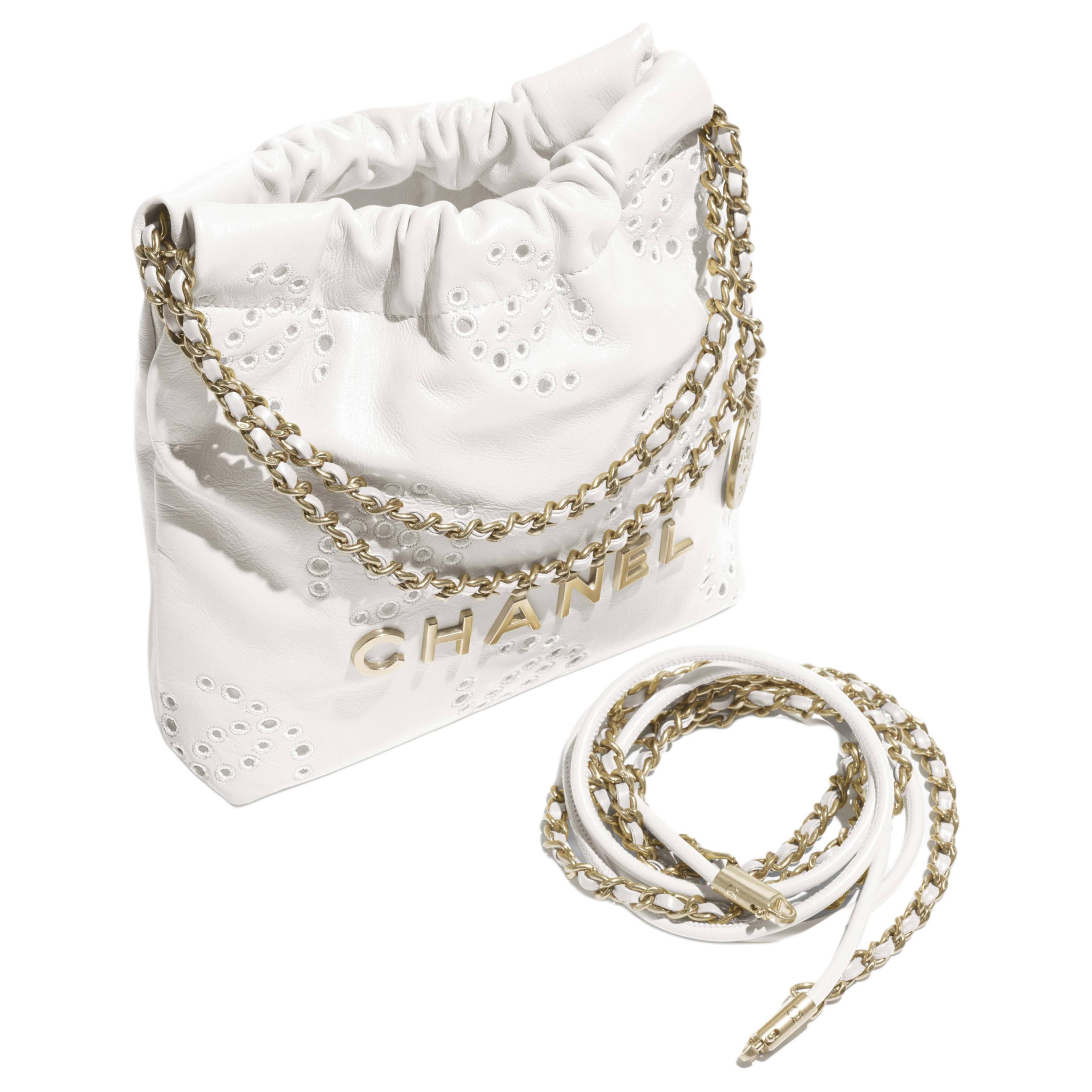 Мини-сумка женская one shoulder из телячьей кожи white CHANEL, Gift Set(Set+Box+Shopping Bag) — фото 4