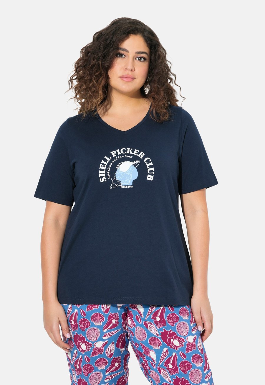 

Футболка Ulla Popken SHELL PICKER CLUB GRAPHIC , Marine/Dark Blue, Синий, Футболка Ulla Popken SHELL PICKER CLUB GRAPHIC , Marine/Dark Blue