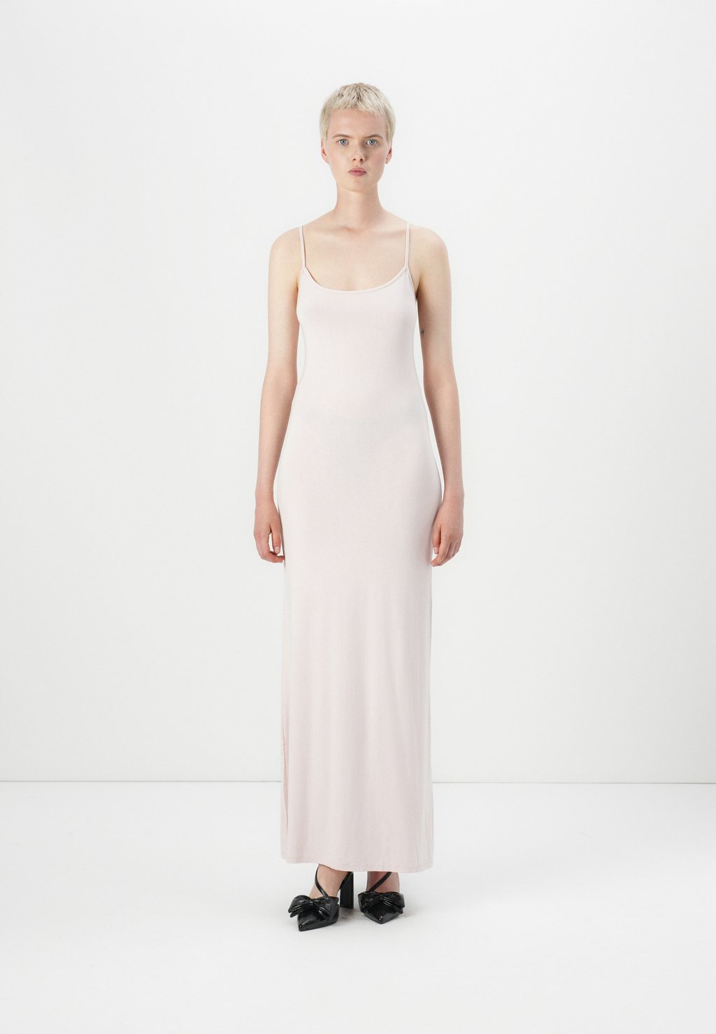 

Платье макси SOFT TOUCH MAXI DRESS - Jersey dress Gina Tricot, светло-розовый