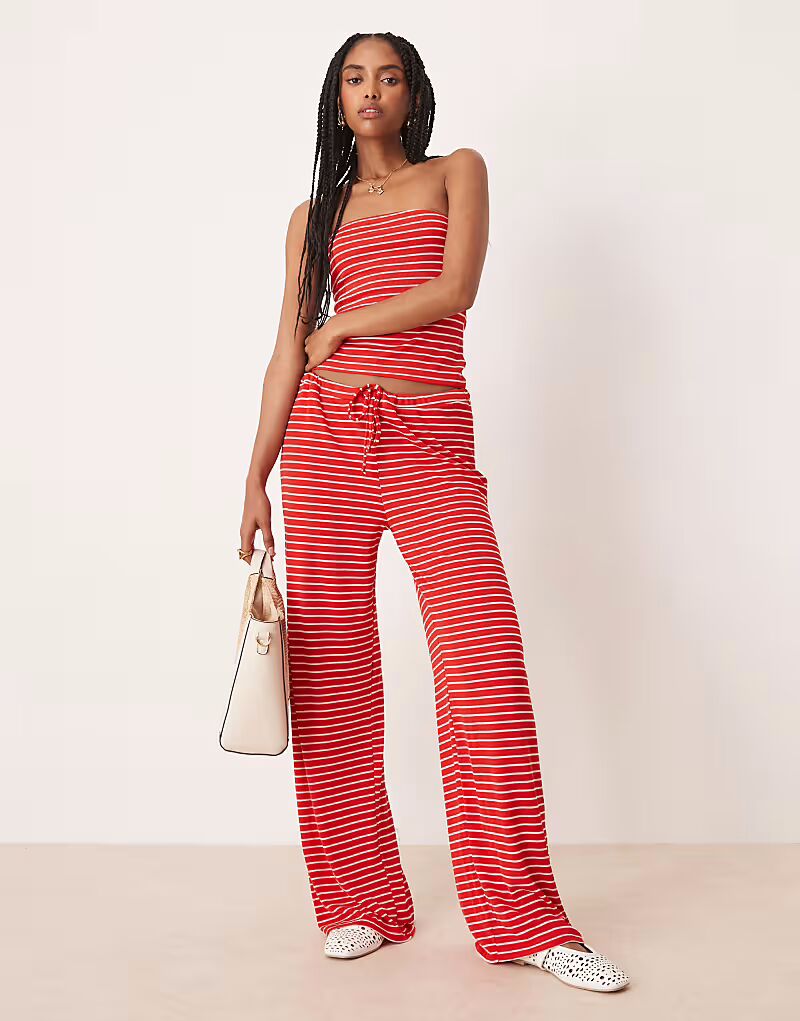 

Широкие брюки с завязкой спереди в красную полоску Asos Design