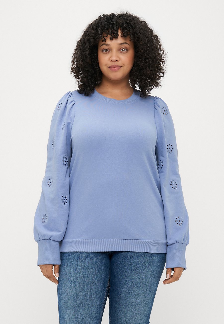 

Толстовка ONLY Carmakoma CARFEMME PUFF EMBROIDERY, Tempest/Blue, Синий, Толстовка ONLY Carmakoma CARFEMME PUFF EMBROIDERY, Tempest/Blue