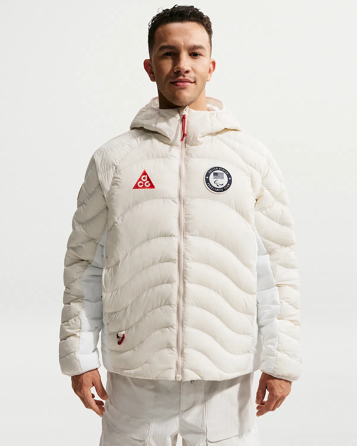 Мужская куртка Therma-FIT ADV Nike ACG x United States Paralympic Team, Light Orewood Brown/Summit White/Obsidian/Chile Red