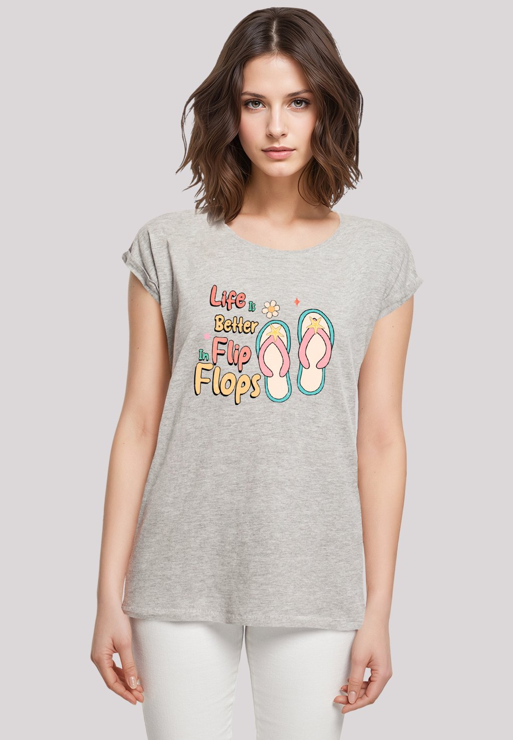 

Футболка с принтом LIFE IS BETTER IN FLIP FLOPS F4NT4STIC, серый