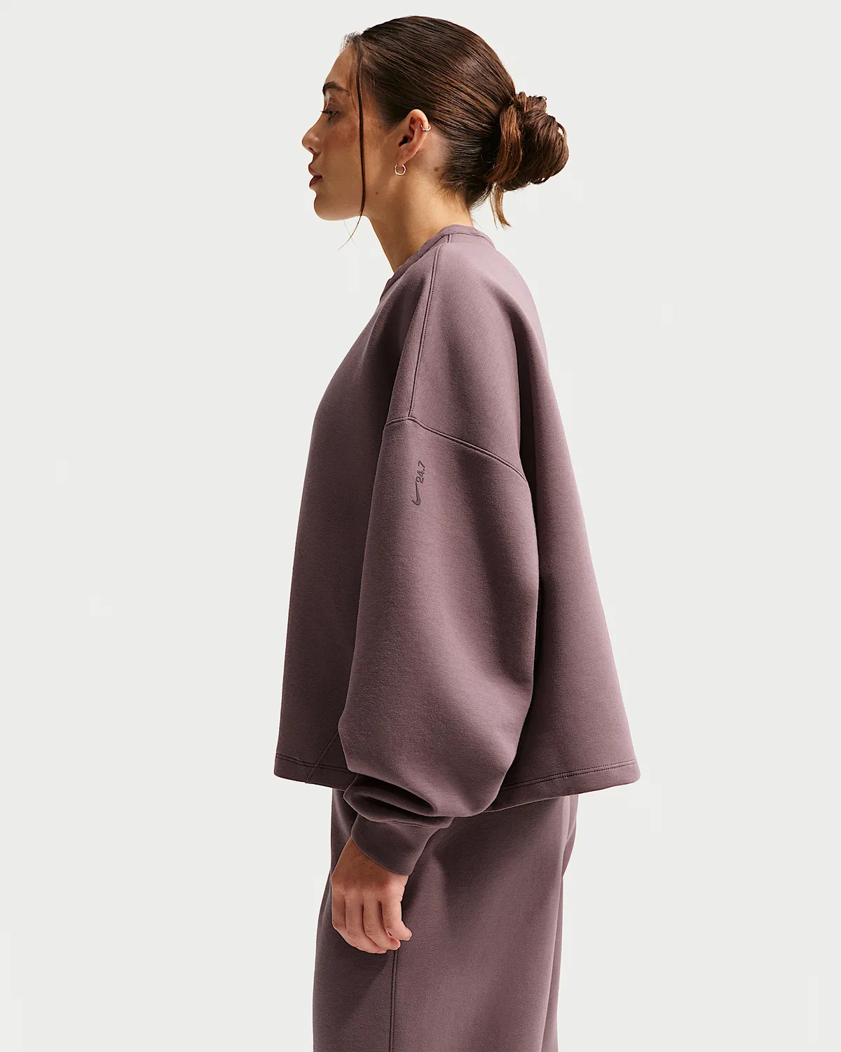 Женская футболка Nike 24.7 ImpossiblySoft Dri-FIT Oversized с круглым вырезом, Tattoo/Burgundy Crush — фото 3