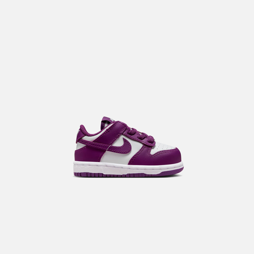 

Кроссовки Nike TD Dunk Low, цвет White/Viotech/White