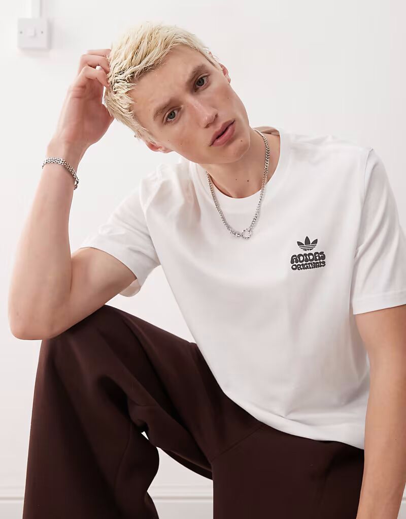 

Футболка Adidas Originals Flora с графическим принтом белого цвета