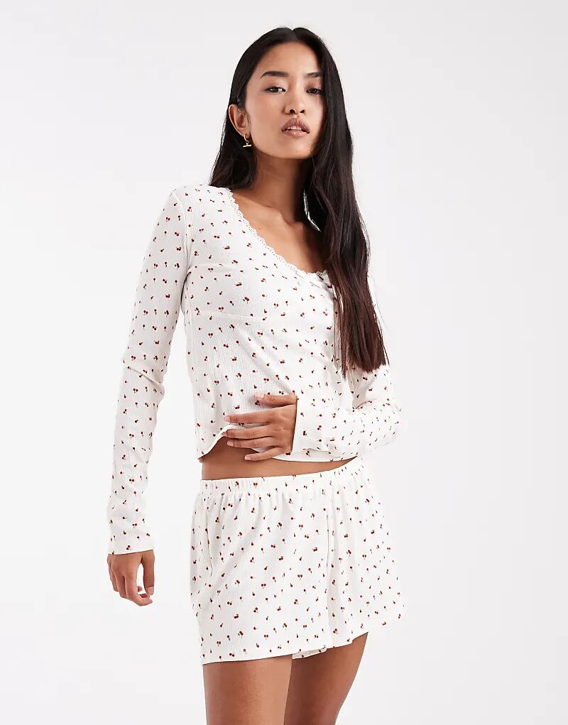 

Пижамные шорты Urban Threads с принтом вишни в рубчик бежевого цвета