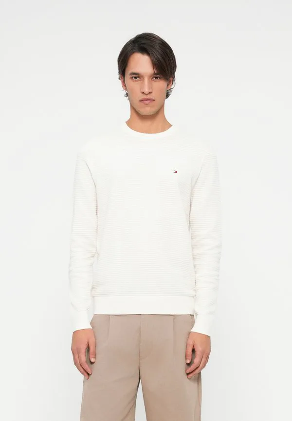 Джемпер с круглым вырезом, выполненный из фактурной трикотажной ткани. Tommy Hilfiger, Ivory Petal