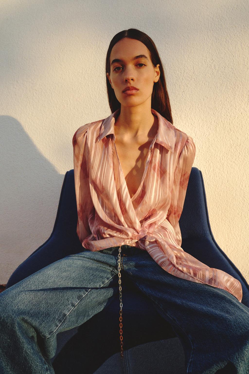 

Рубашка с узлом из металлической нити ZARA, цвет Pink/Lilac
