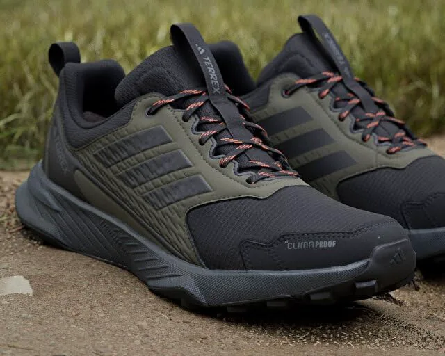Мужские кроссовки Adidas Terrex Tracefinder 2 Climaproof для трейлраннинга, оливковый/черный/оранжевый — фото 2