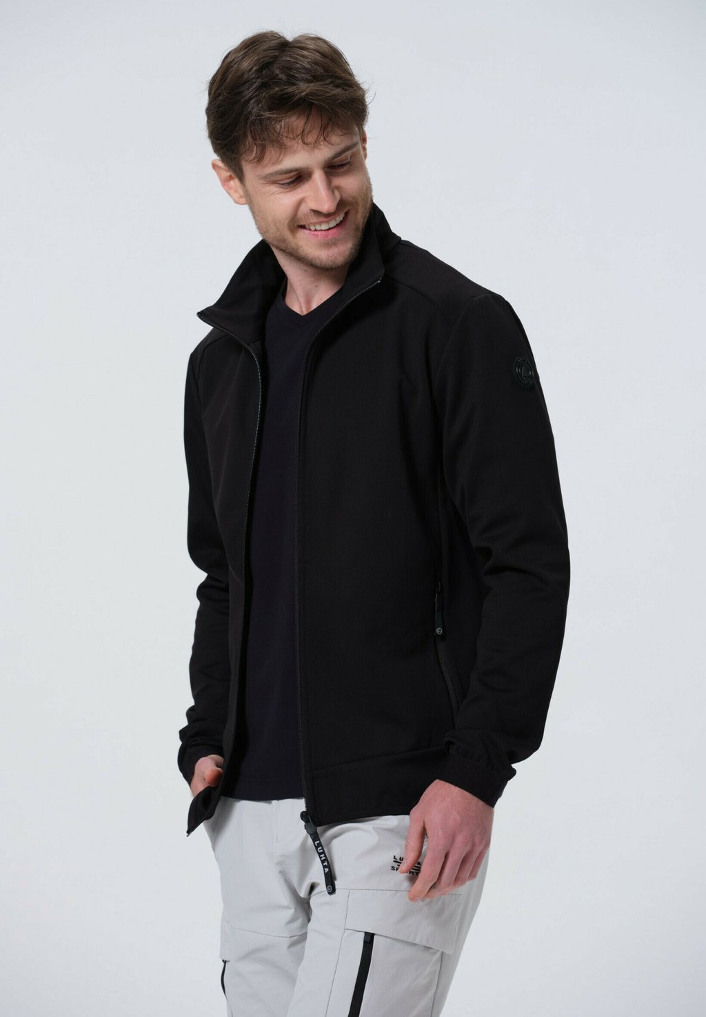 

Тренировочная куртка MIDLAYER AHONIITTY Luhta, черный
