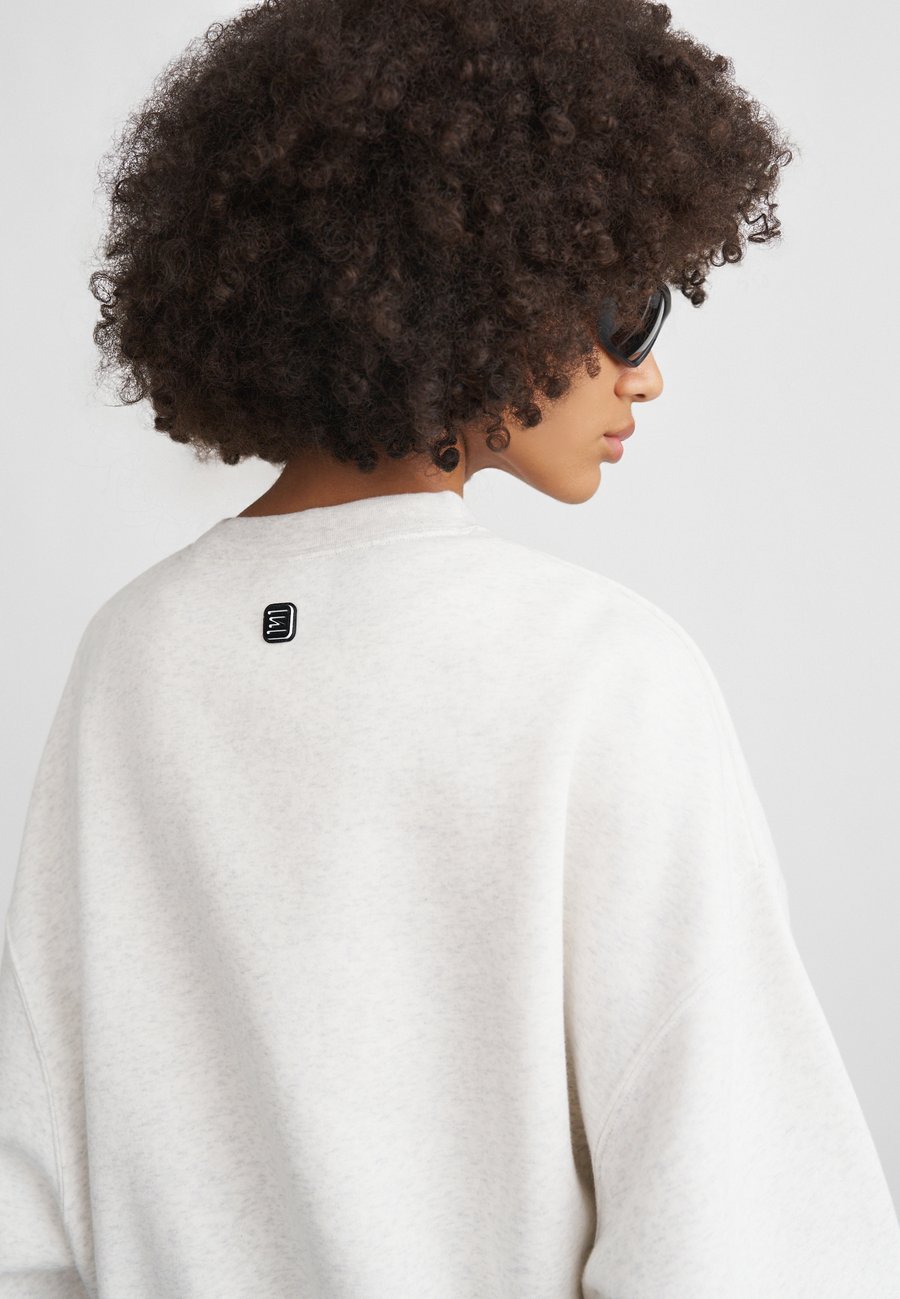 

Толстовка Nike Sportswear SHOX PHOENIX CREW, Birch Heather/Off-White