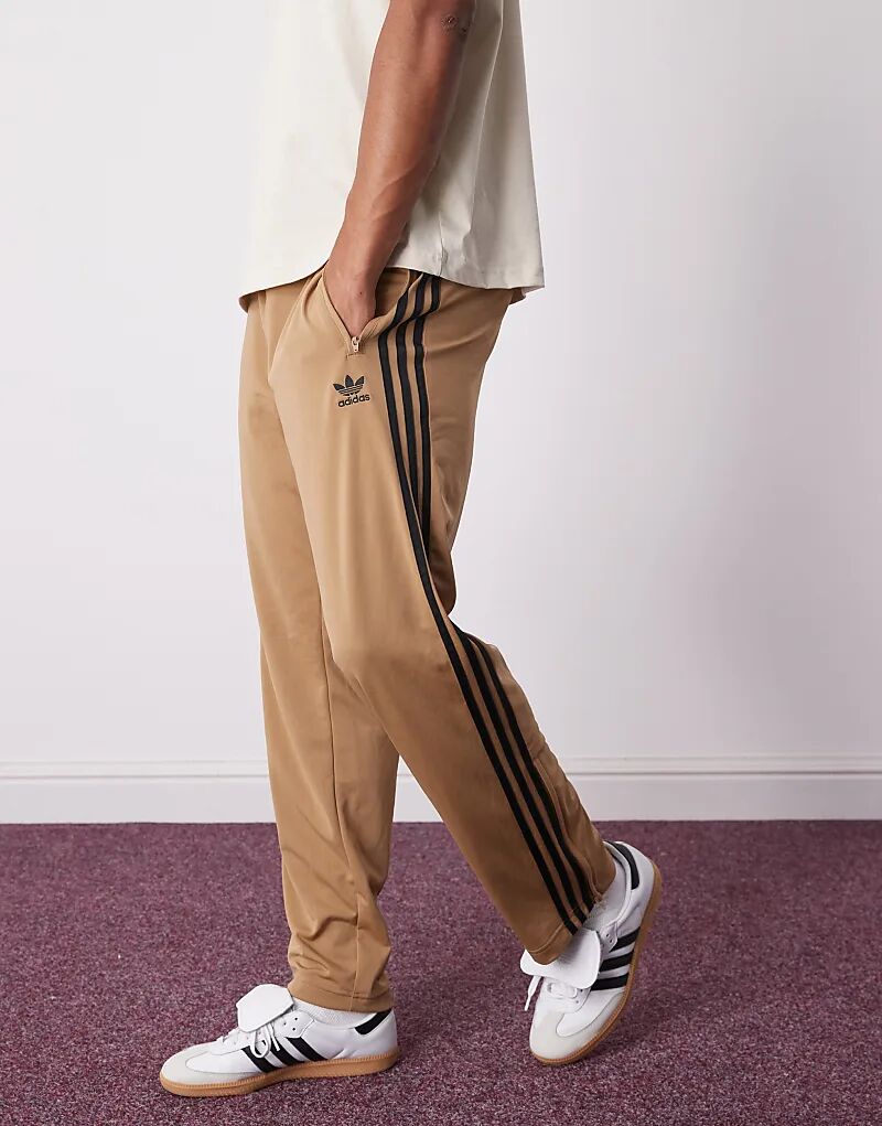 

Спортивные брюки adidas Originals Firebird коричневого цвета