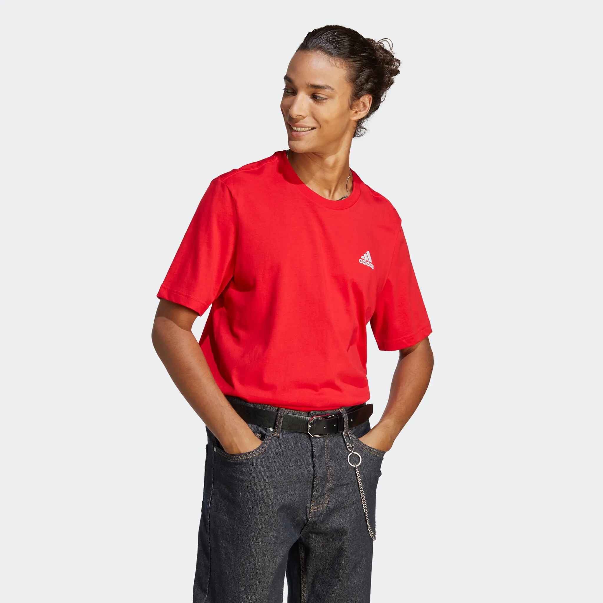 

Футболка Adidas Sportswear "ESSENTIALS SINGLE JERSEY С ВЫШИВКОЙ МАЛЕНЬКОГО ЛОГОТИПА", цвет Better Scarlet