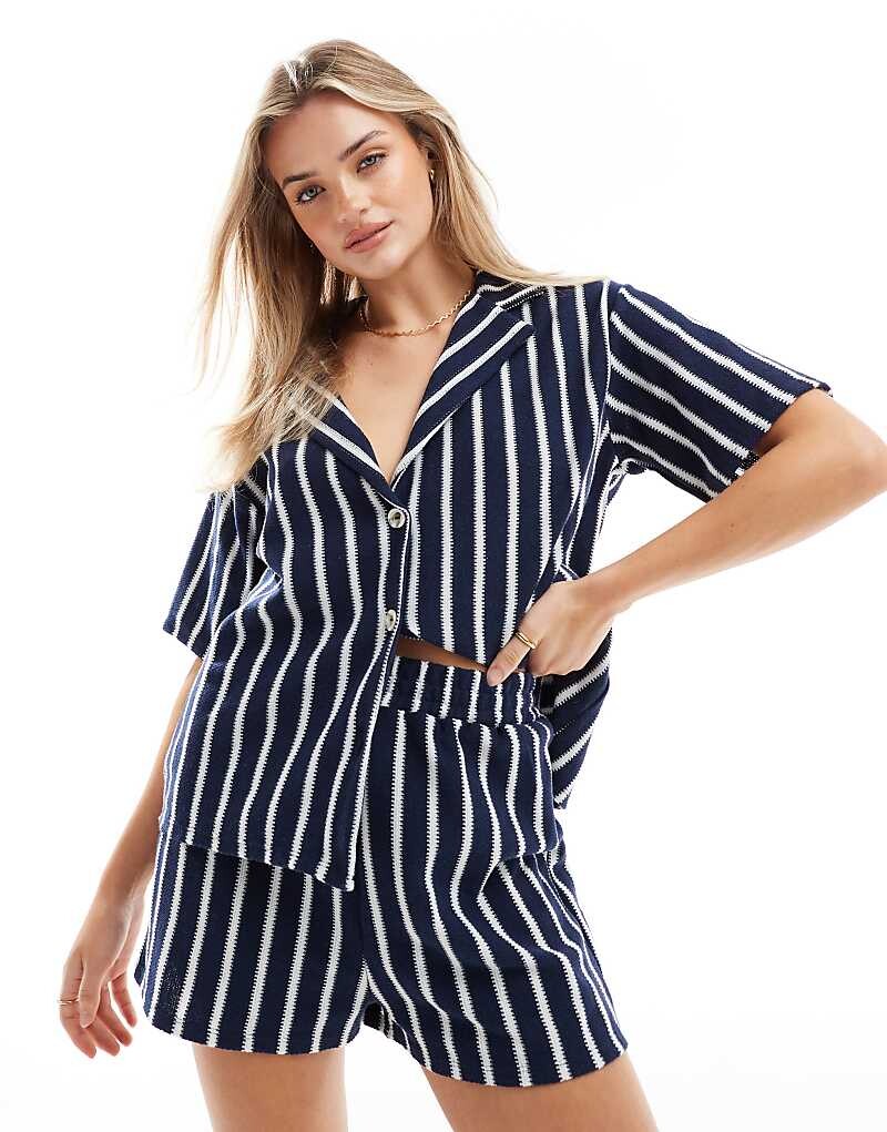 

ASOS DESIGN Сочетающиеся темно-синие и белые шорты в полоску