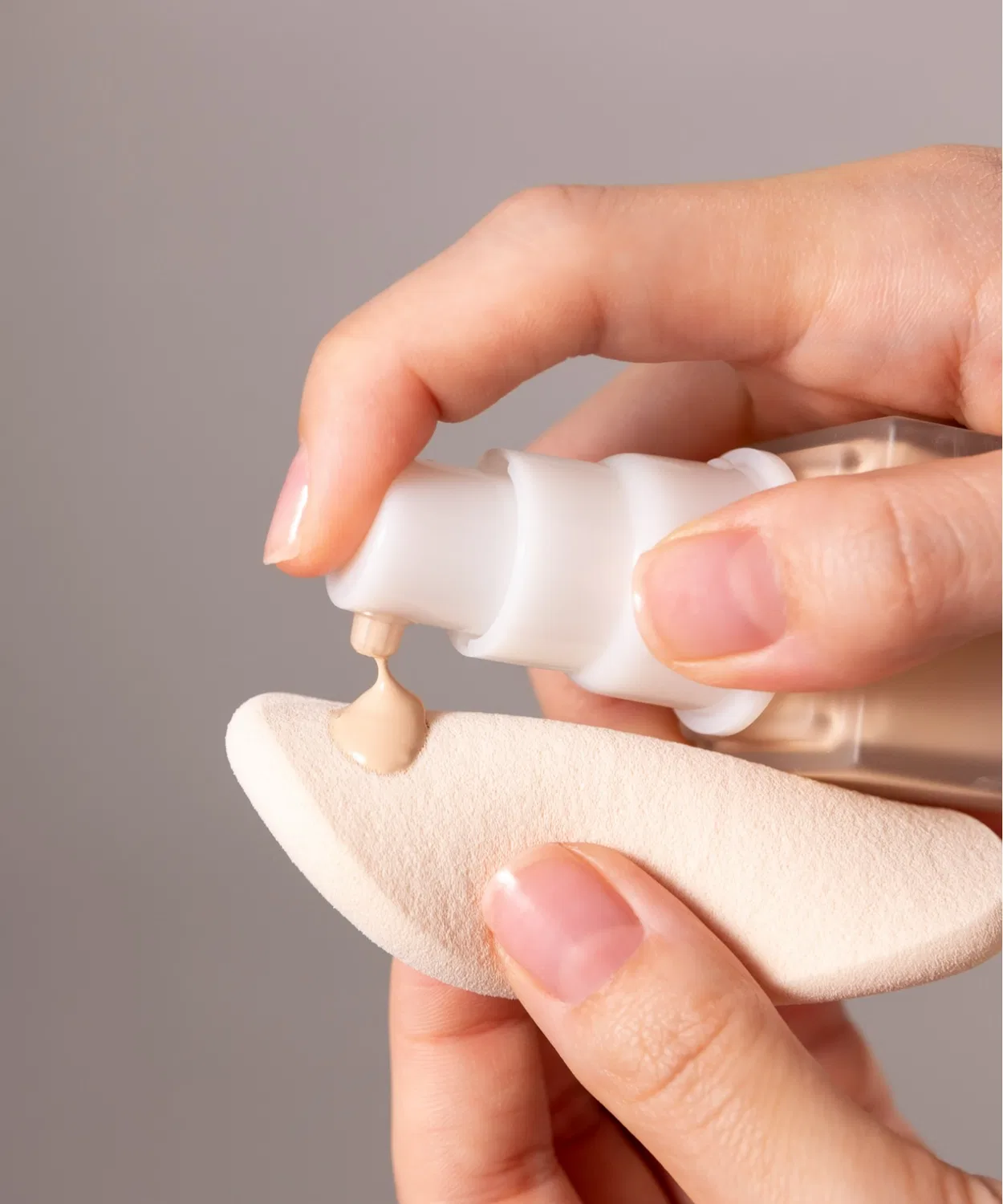Жидкая тональная основа с эффектом сияния IPSA, SPF25 PA++, белый — фото 4