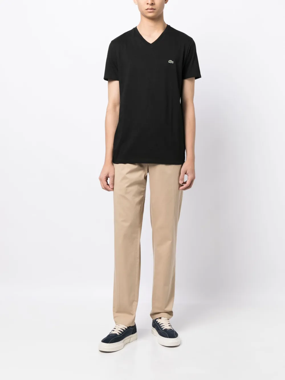 Футболка из хлопка с V-образным вырезом и нашивкой-логотипом Lacoste, черный — фото 2