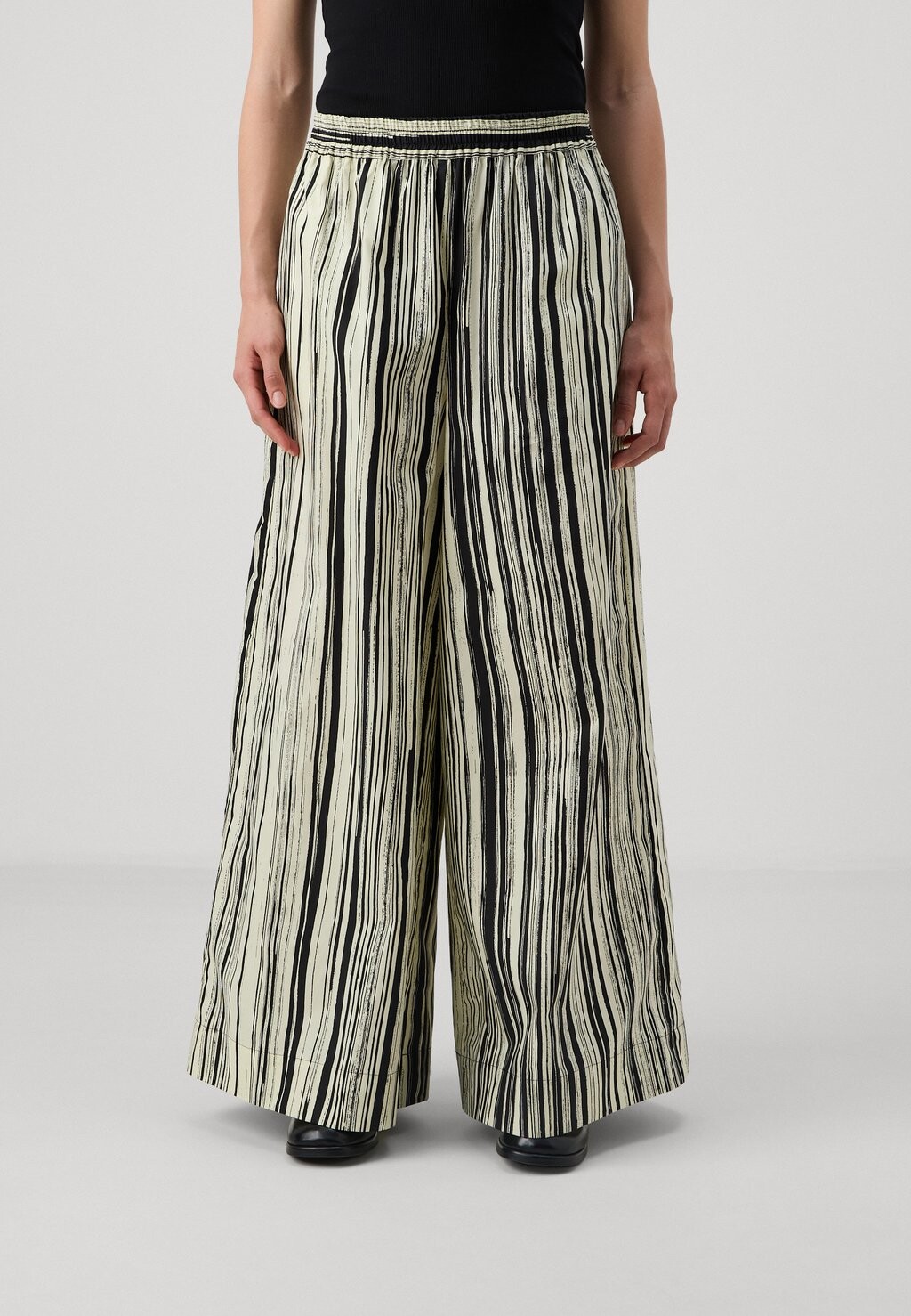 

Брюки KOHTI SILUETTI Marimekko, черный