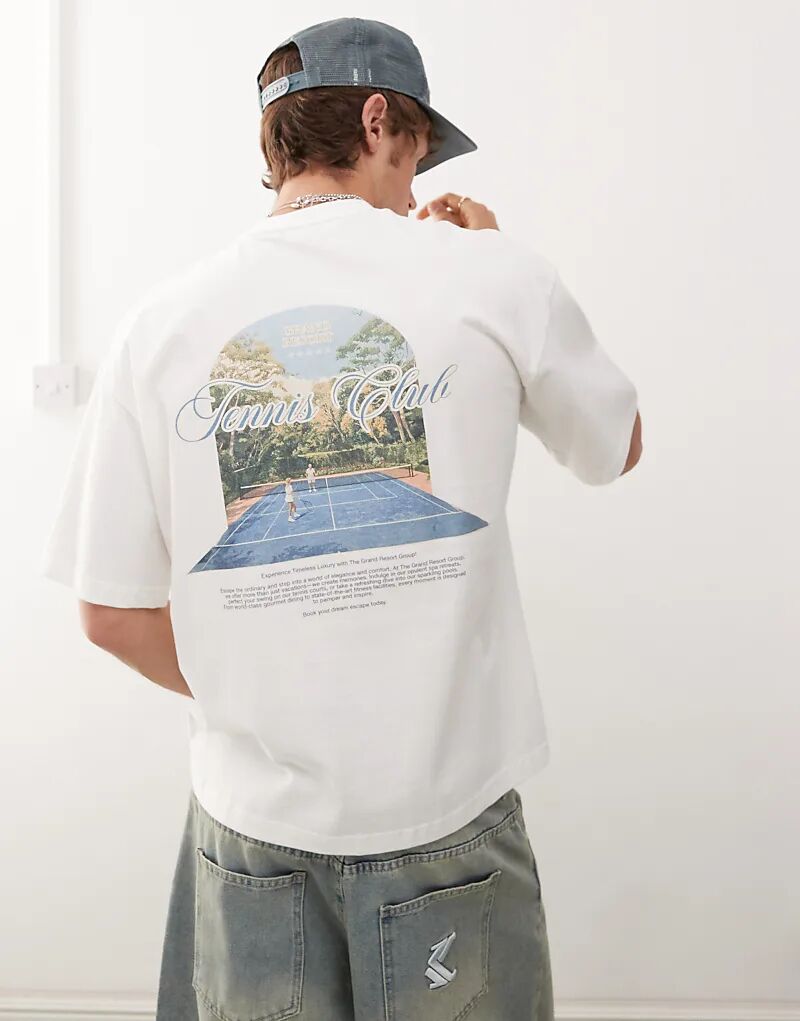 

Футболка с запрещённой графикой большого матча в кремово-белом цвете